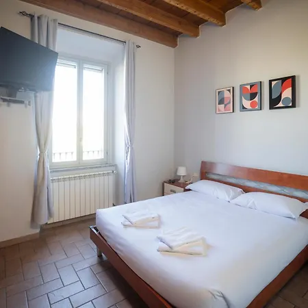 Appartamento Bilocale Vista Naviglio Luminoso E Tranquillo Milano